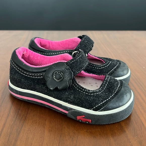 See Kai Run, Mary Jane, Velcro closure, flower detail, black/pink, 5 - Picture 1 of 8